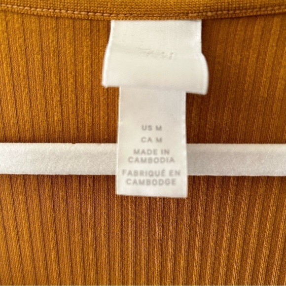 [M] H&M Long Sleeve Scoop Neck Mustard Yellow Ribbed Knit Top (fit runs small) - Picture 5 of 8